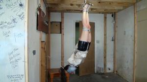 www.jimhunterslair.com - Hanging Prey thumbnail